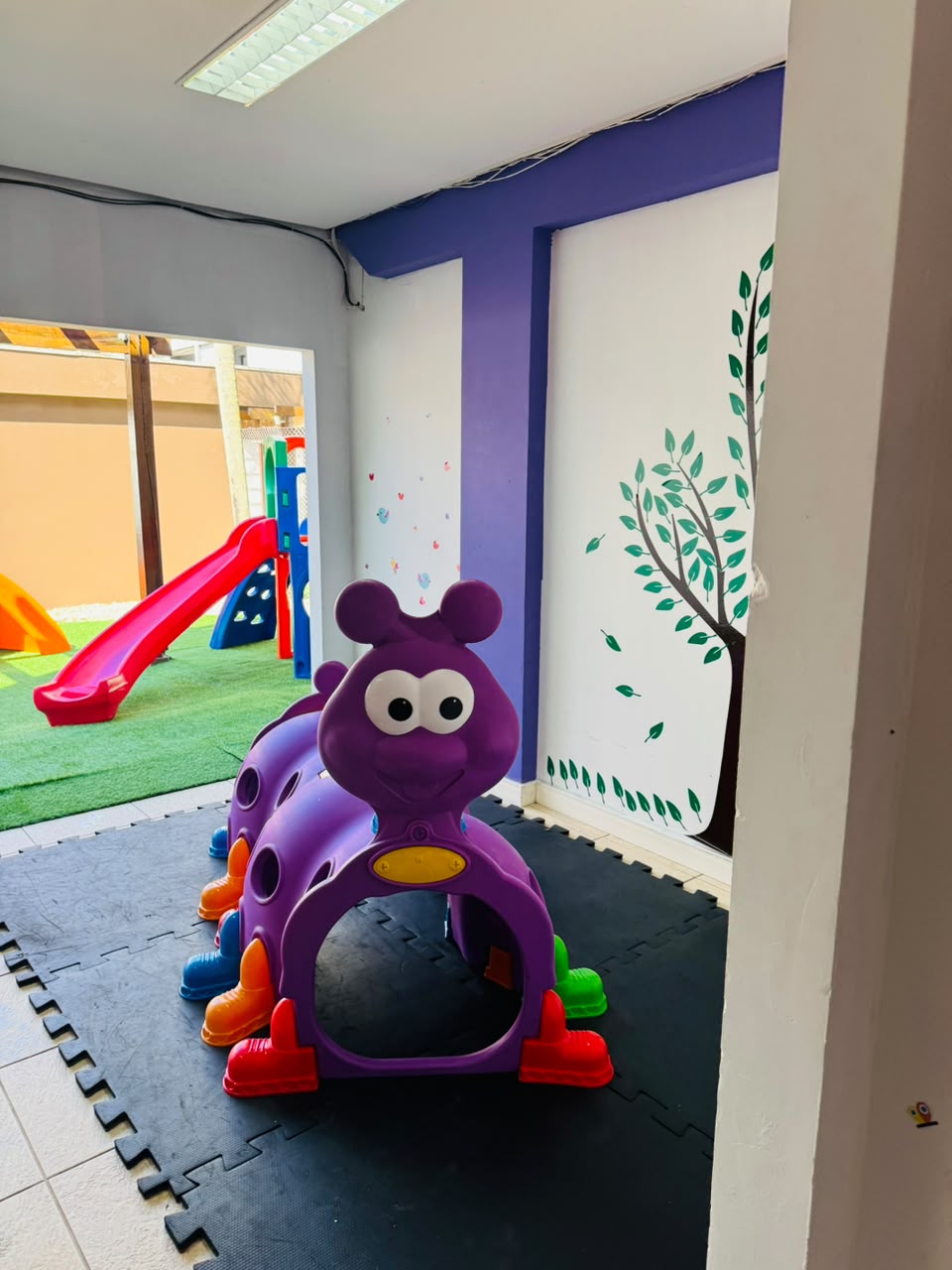Espaço interno de brinquedos
